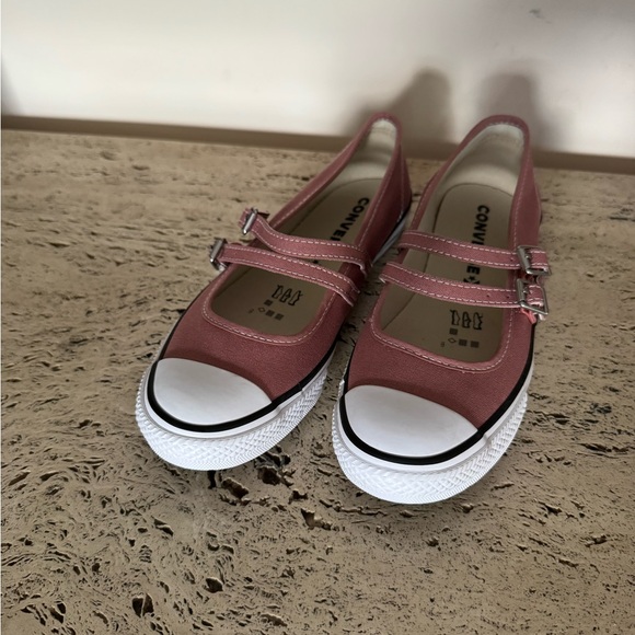Converse Wmns Chuck Taylor All Star Dainty Mary Jane. Size 8. MSRP $90 - Picture 10 of 17